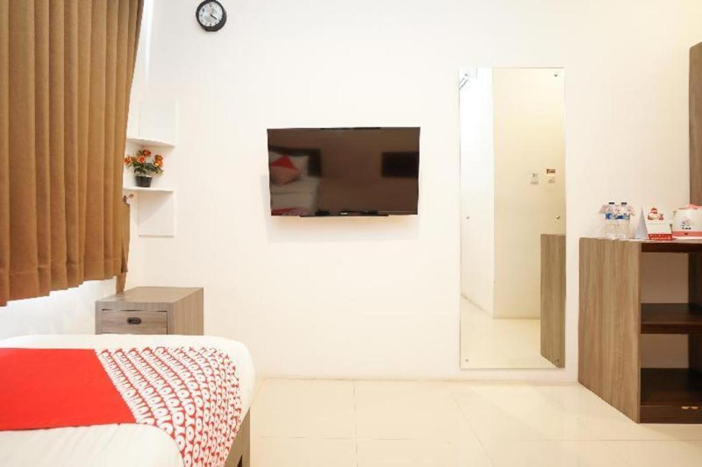 סוראבאיה Oyo 240 Audah Sevana Syariah Hotel מראה חיצוני תמונה