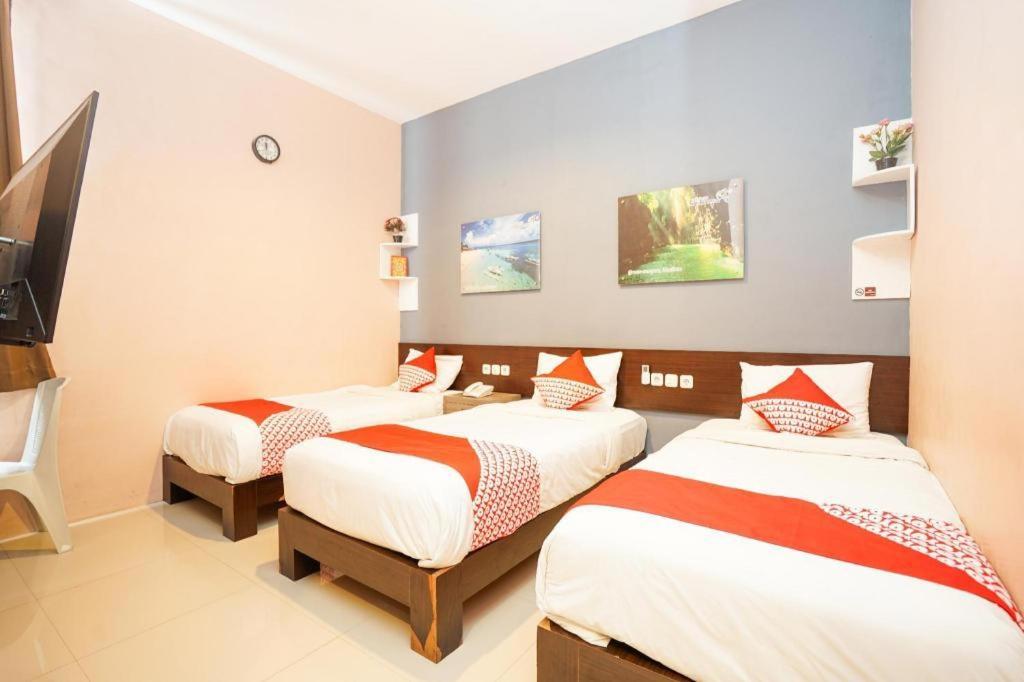 סוראבאיה Oyo 240 Audah Sevana Syariah Hotel מראה חיצוני תמונה